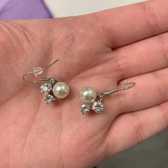 Stunning Pearl & Bling Necklace & Earrings - Picture 5 of 6